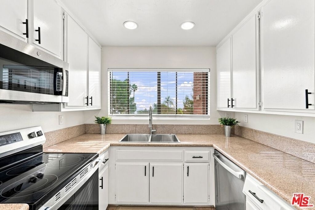 2322 Palos Verdes Drive - Photo 10