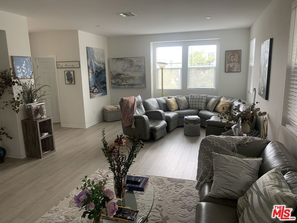 628 Grace Avenue - Photo 9