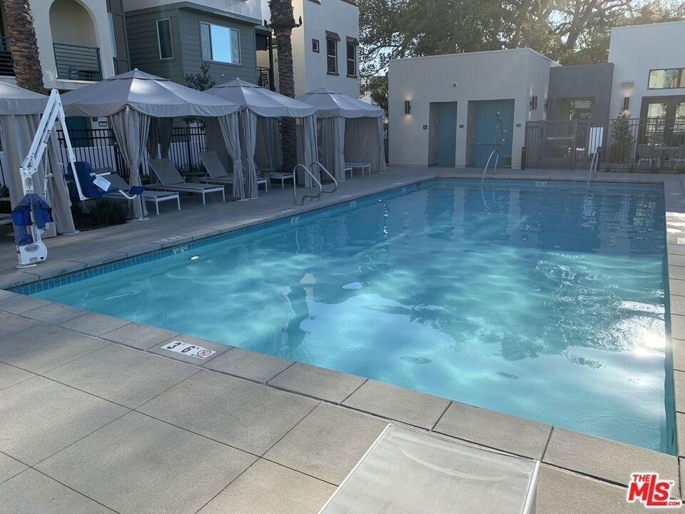628 Grace Avenue - Photo 12