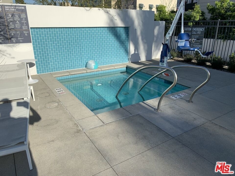 628 Grace Avenue - Photo 10