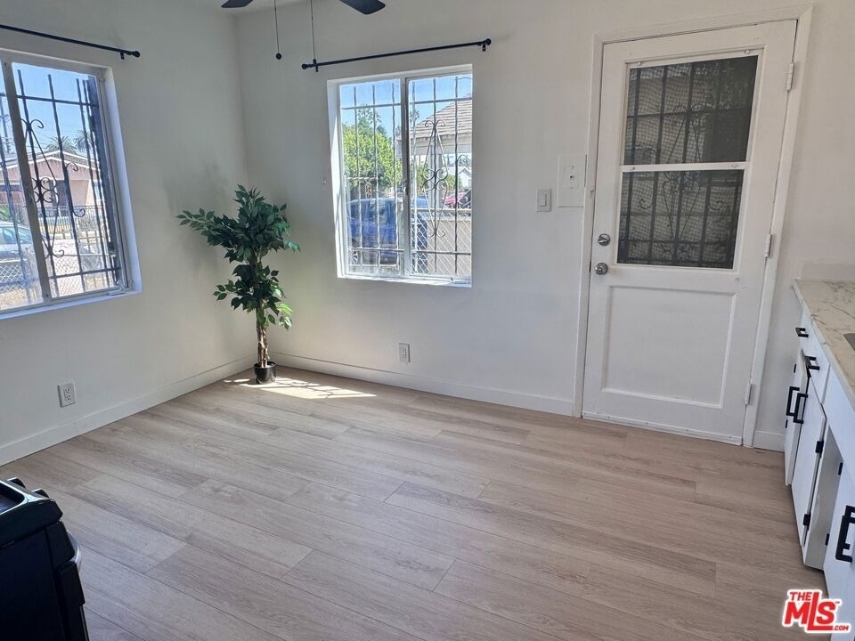 1542 W 60th Street - Photo 3