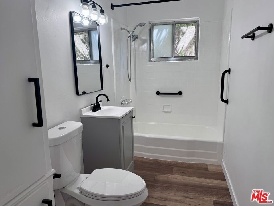 1542 W 60th Street - Photo 7