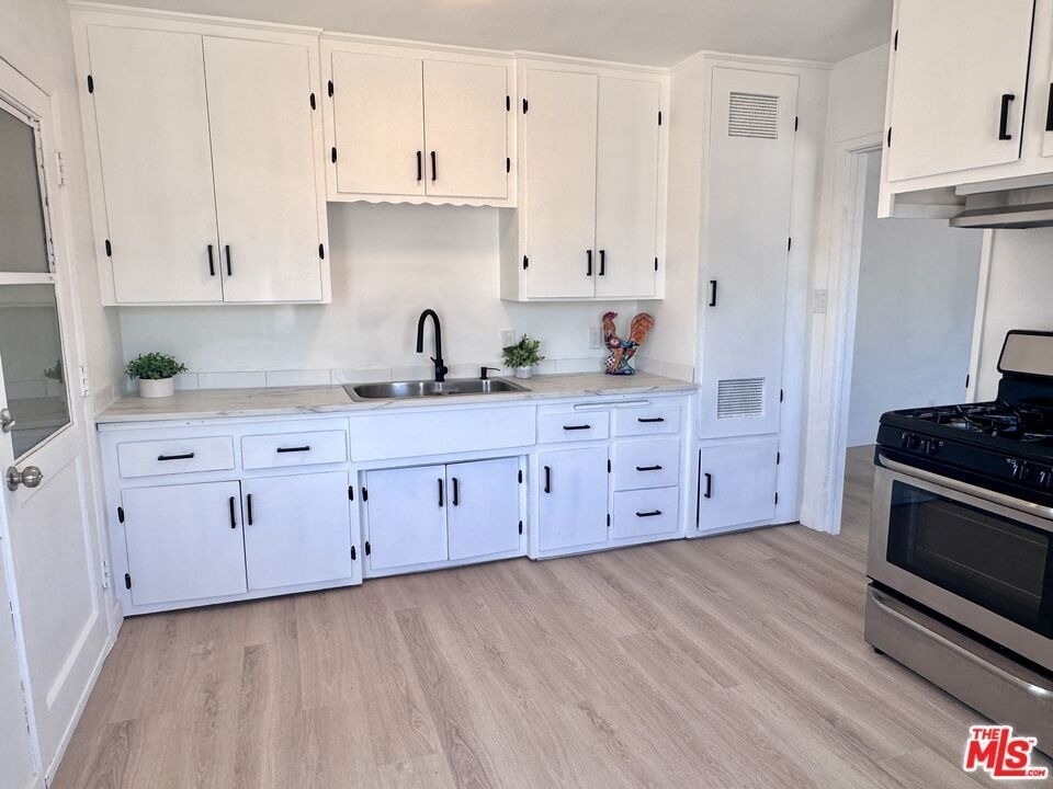 1542 W 60th Street - Photo 2