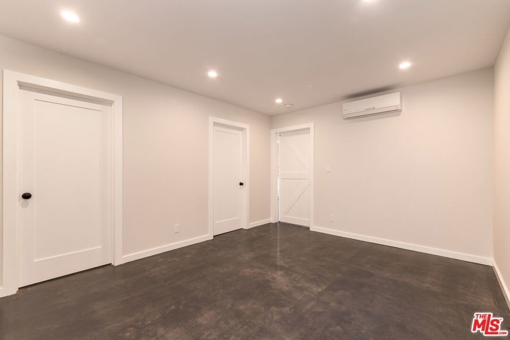 2528 Clyde Ave - Photo 10