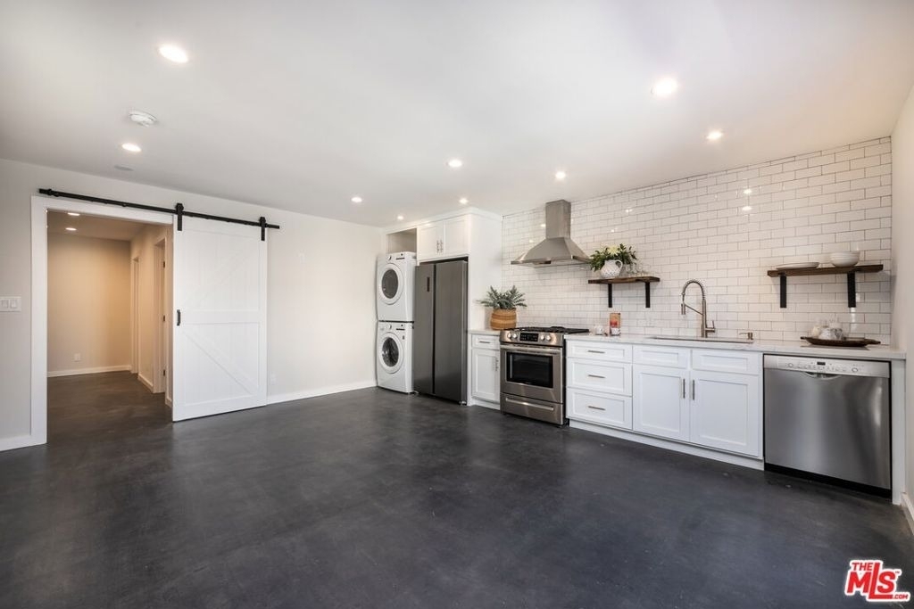 2528 Clyde Ave - Photo 4