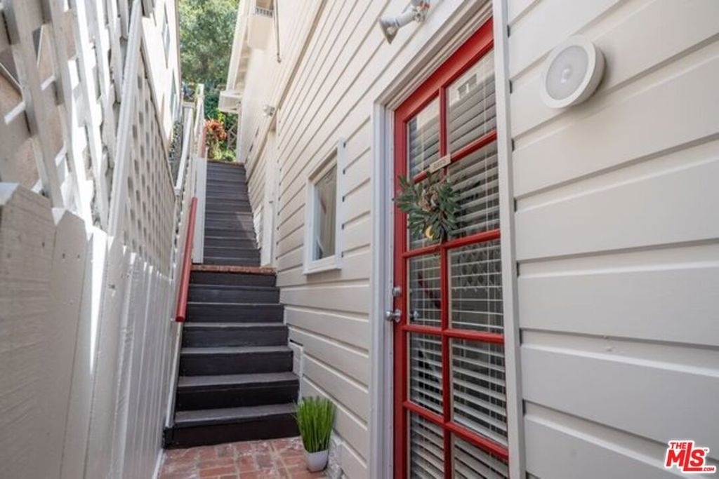 8936 Wonderland Avenue - Photo 17