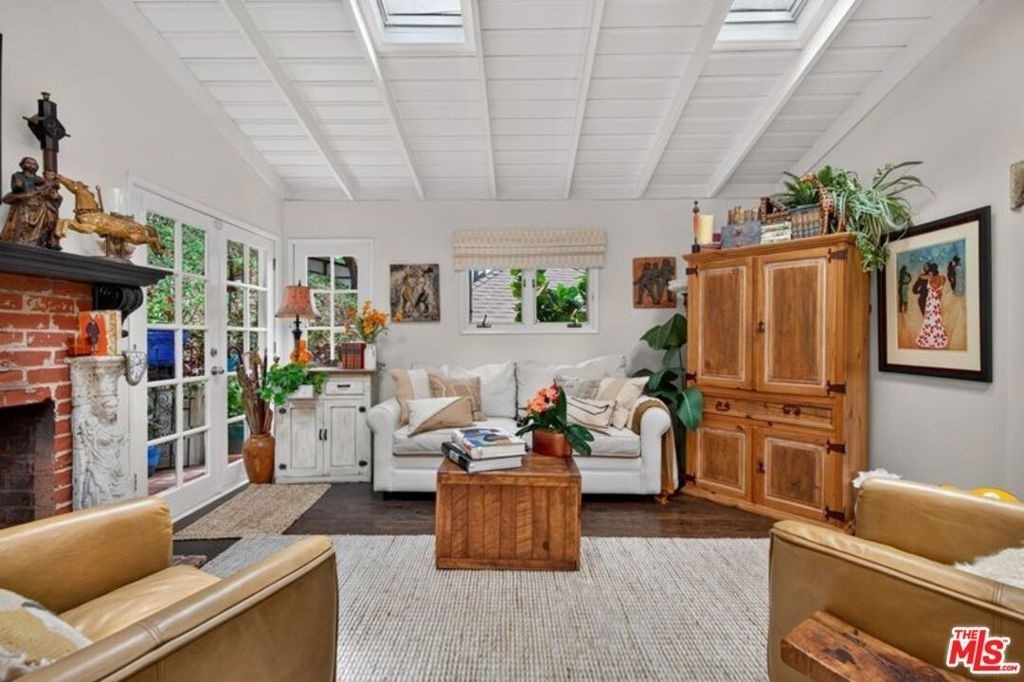 8936 Wonderland Avenue - Photo 3
