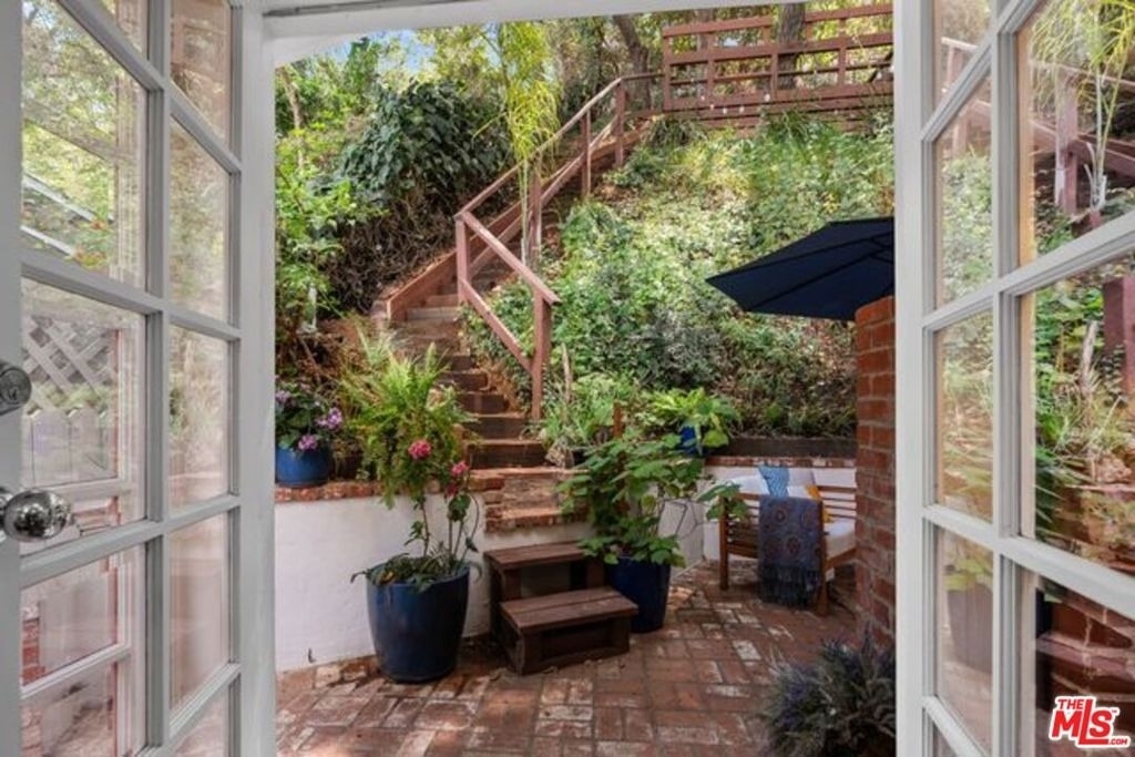 8936 Wonderland Avenue - Photo 7