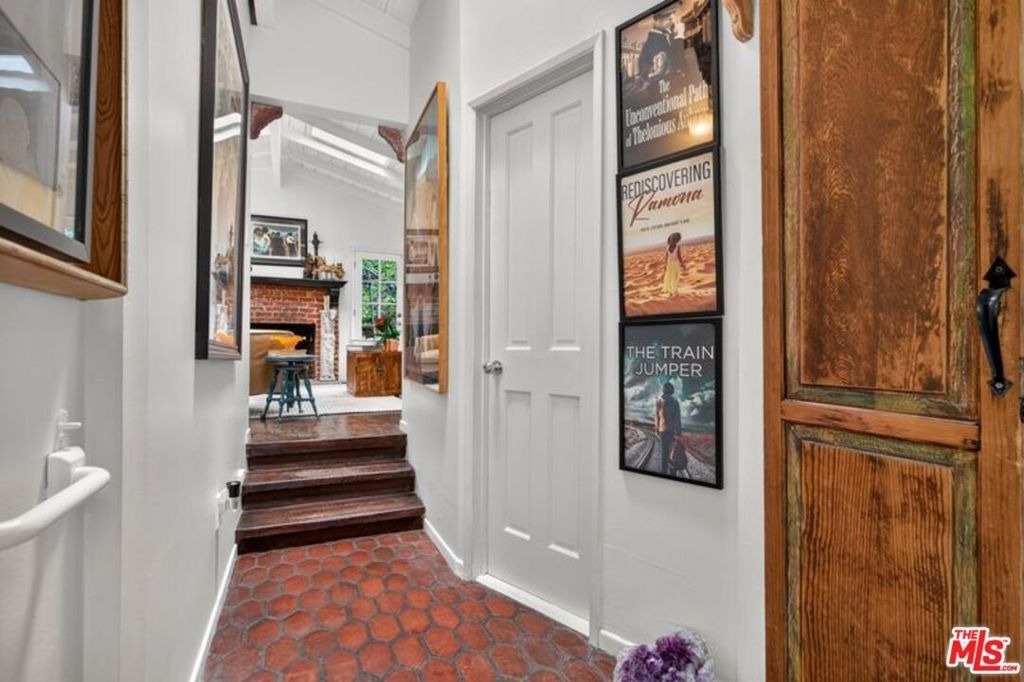 8936 Wonderland Avenue - Photo 10