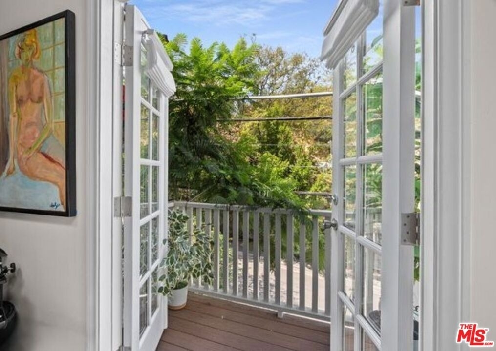 8936 Wonderland Avenue - Photo 14