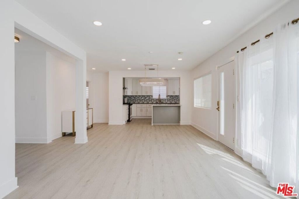 9620 Woodale Avenue - Photo 12