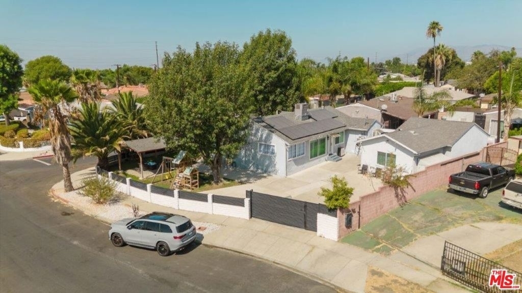 9620 Woodale Avenue - Photo 0