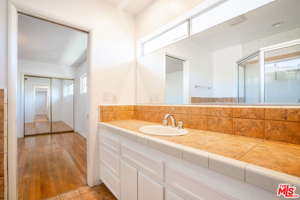 6125 Bedford Avenue - Photo 19
