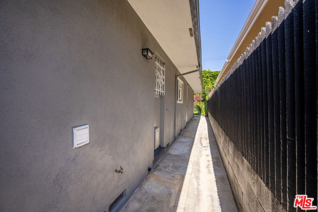 6125 Bedford Avenue - Photo 32