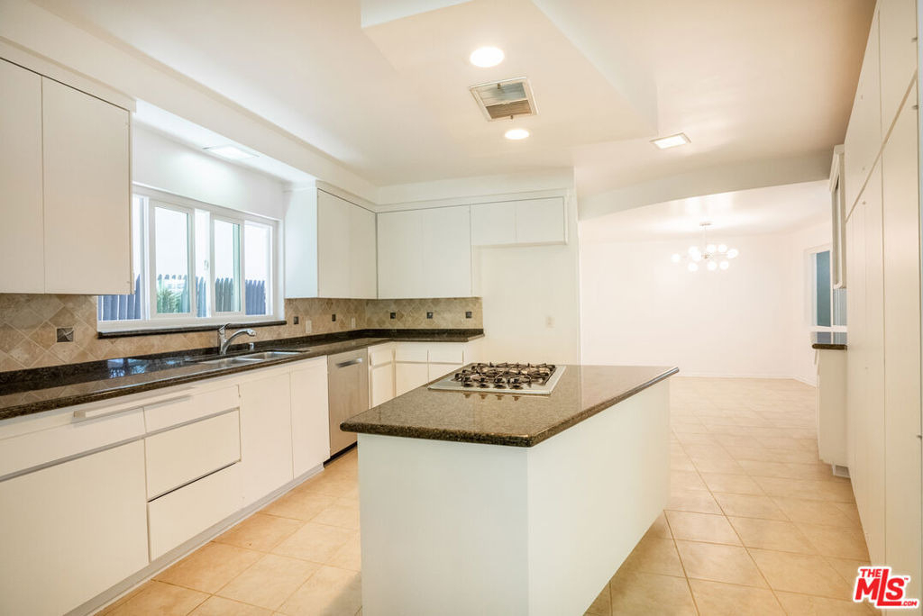 6125 Bedford Avenue - Photo 9