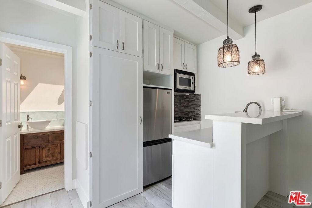 3493 Mandeville Canyon Road - Photo 14