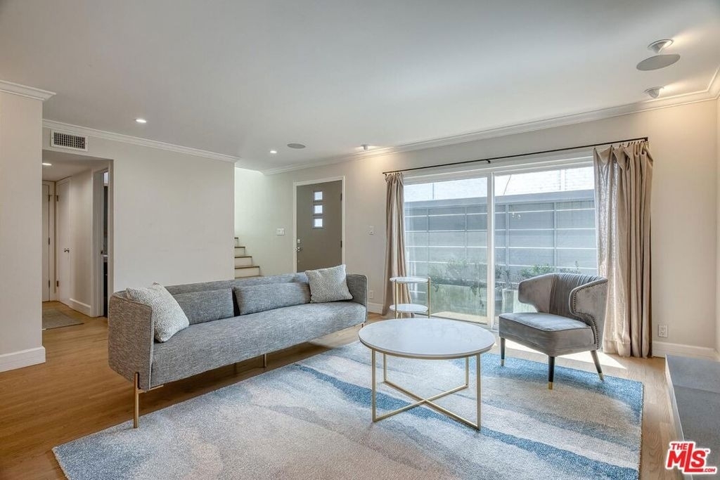 1342 Stanford Street - Photo 3