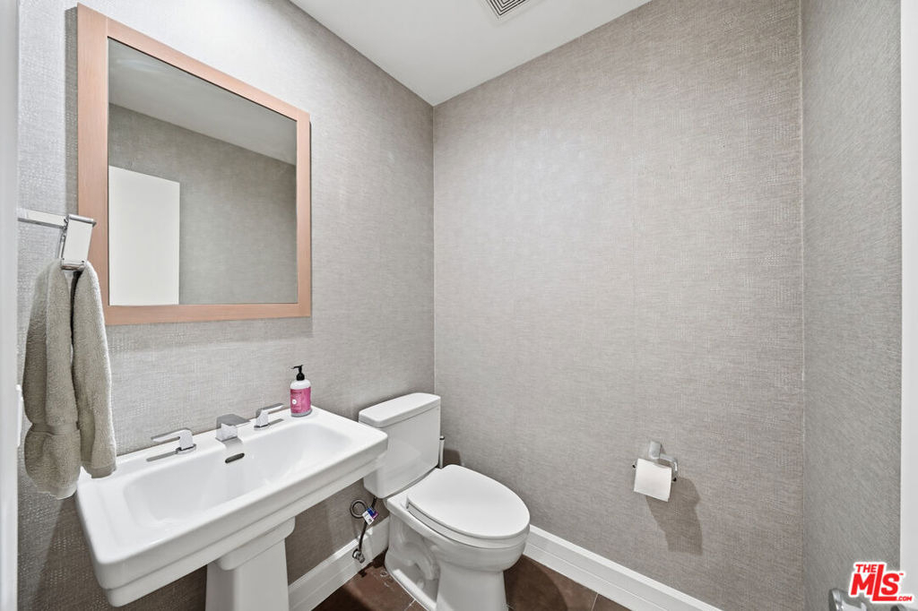 1342 Stanford Street - Photo 9