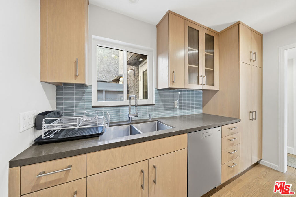1342 Stanford Street - Photo 7