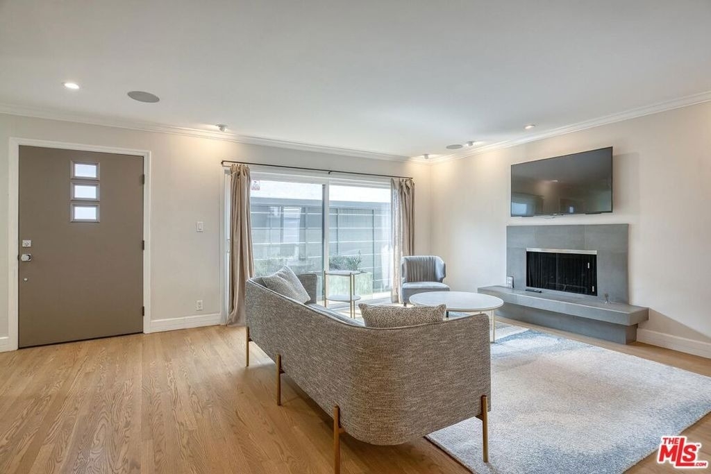 1342 Stanford Street - Photo 2