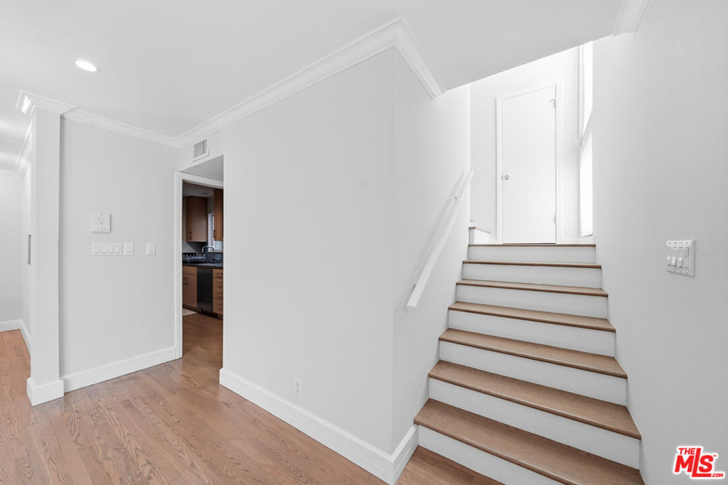 1342 Stanford Street - Photo 11