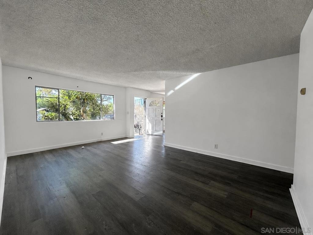 338 W 6th Ave - Photo 6