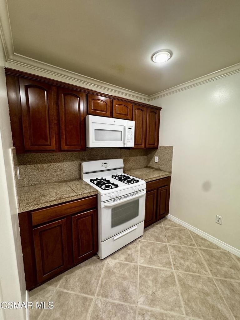 13525 Vanowen Street - Photo 3