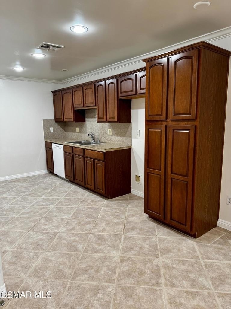 13525 Vanowen Street - Photo 4