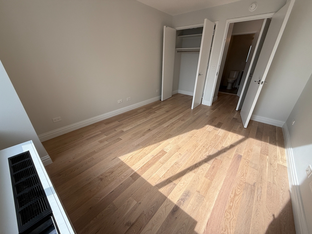 West 48th Street - Photo 8