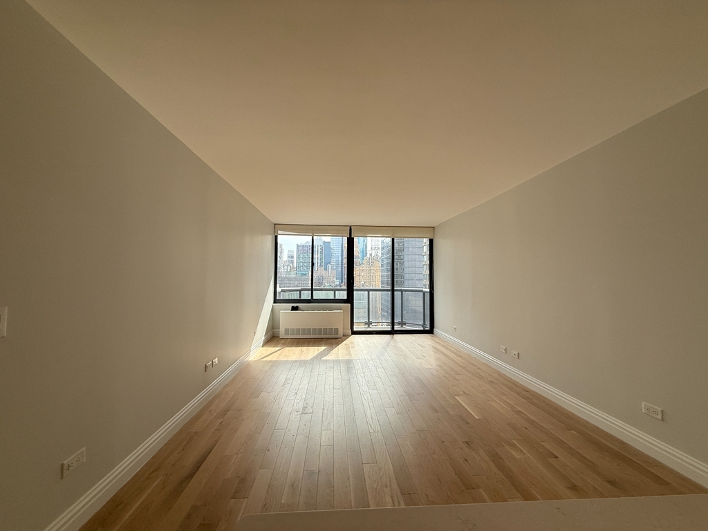 West 48th Street - Photo 1