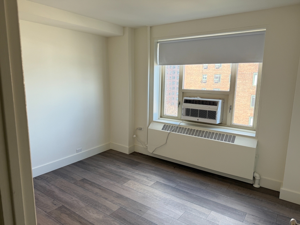 1st Avenue - Photo 12