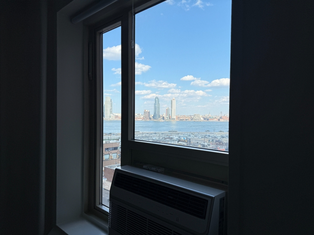 1st Avenue - Photo 15