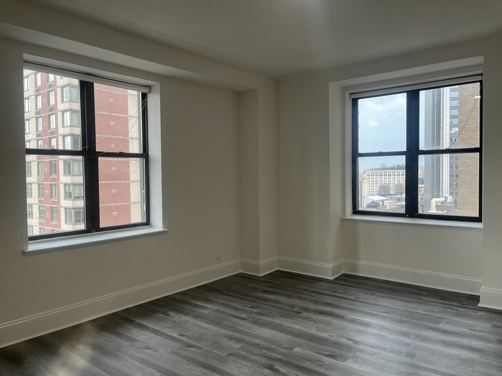 West 34th Street - Photo 10