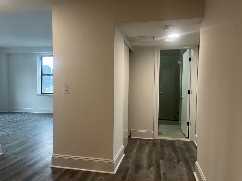 West 34th Street - Photo 6