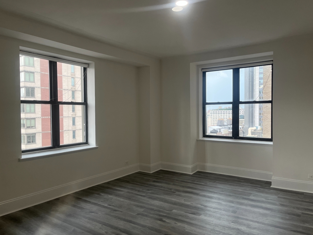 West 34th Street - Photo 7