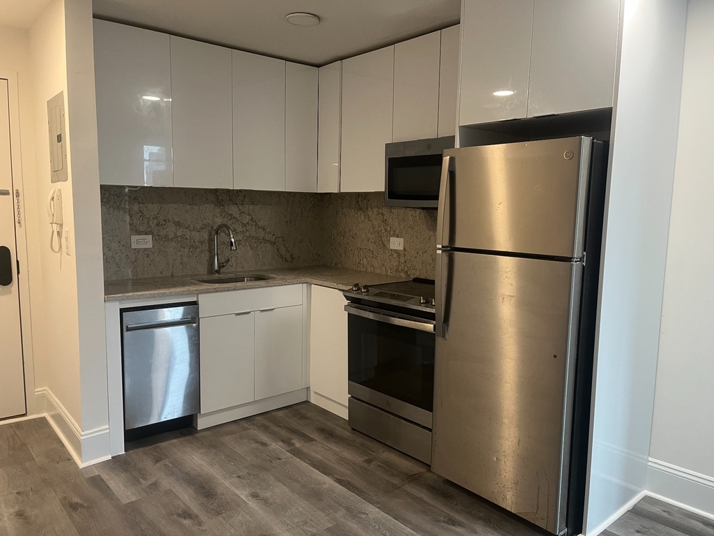 West 34th Street - Photo 4