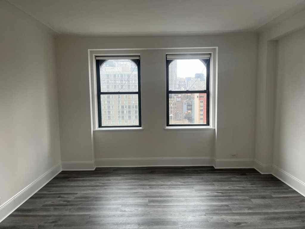 West 34th Street - Photo 2