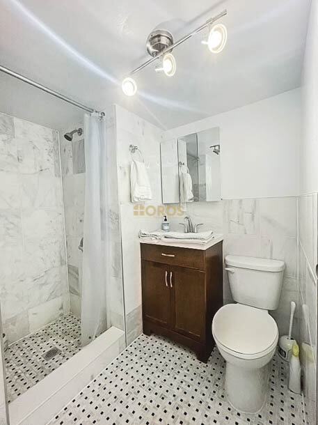 217 East 10th Street - Photo 4