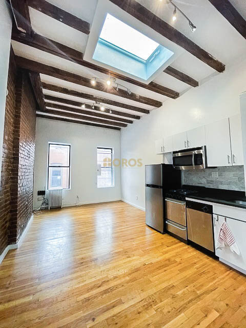 217 East 10th Street - Photo 1