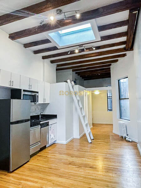 217 East 10th Street - Photo 3