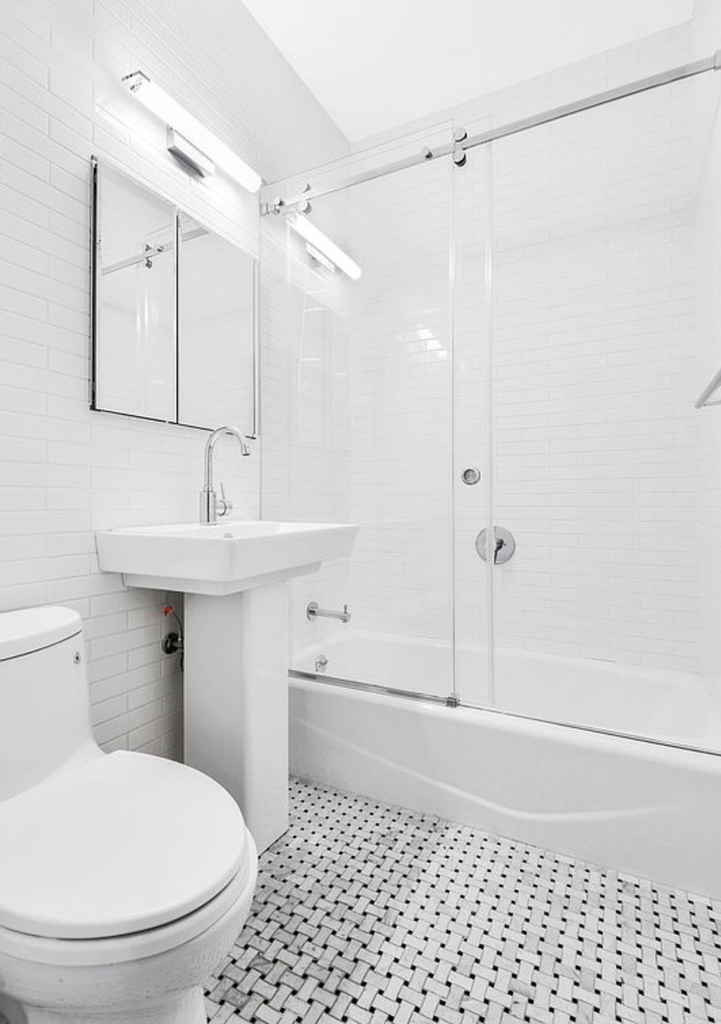 226 East 25th Street - Photo 3