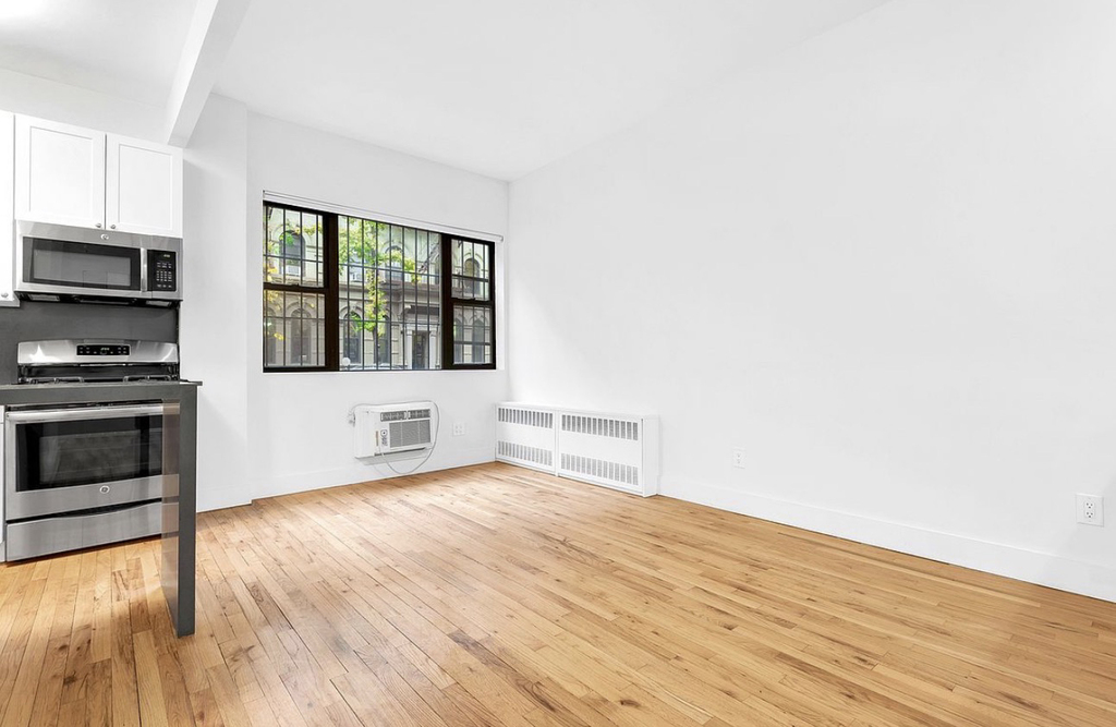 226 East 25th Street - Photo 1