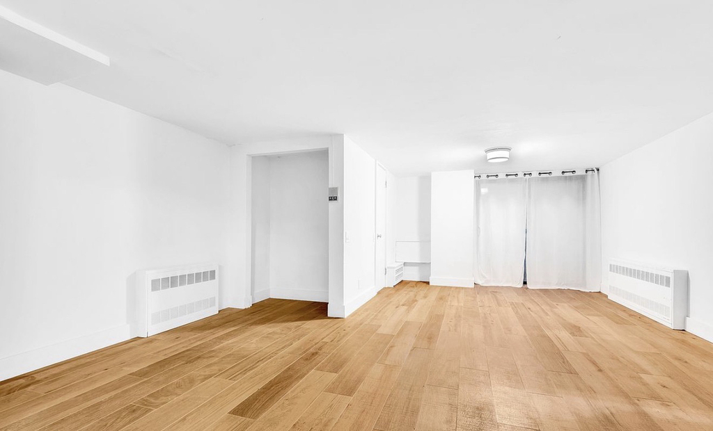 226 East 25th Street - Photo 0