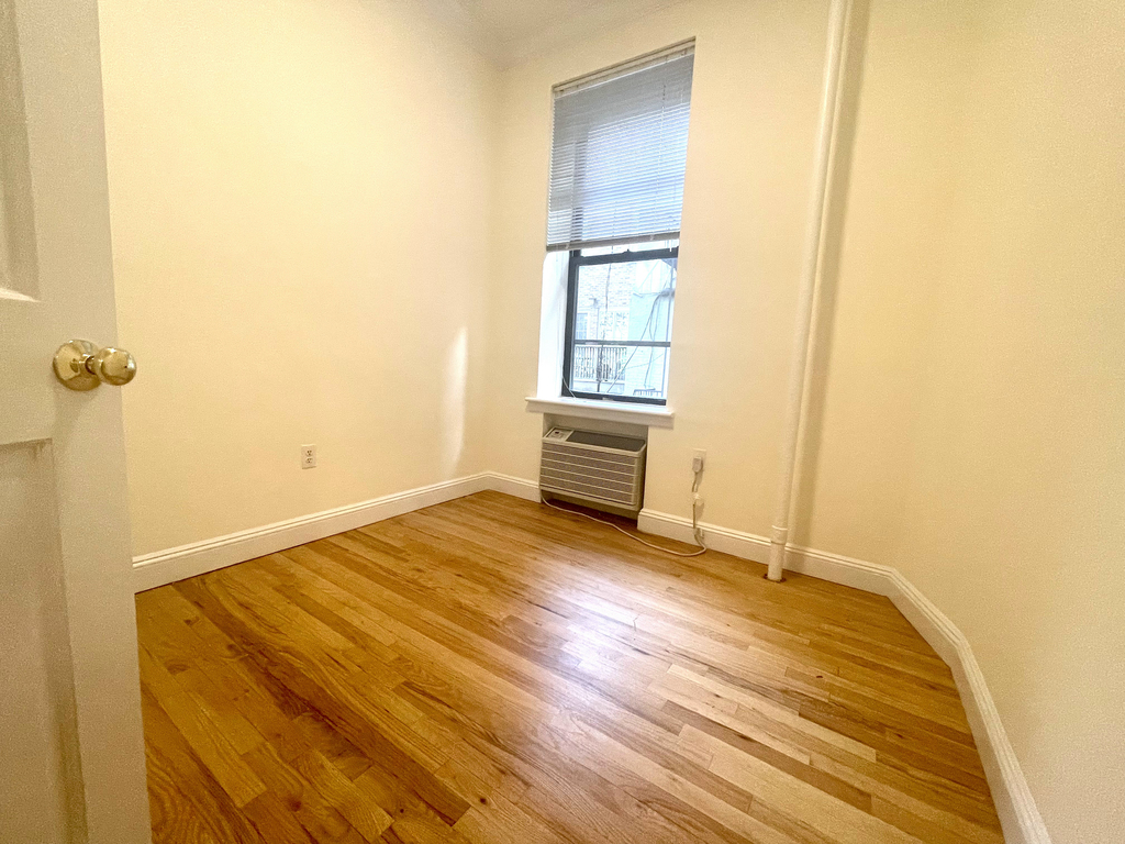 East 19th Street - Photo 4