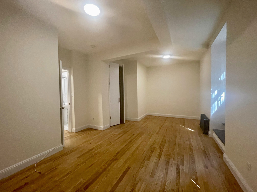 East 19th Street - Photo 2