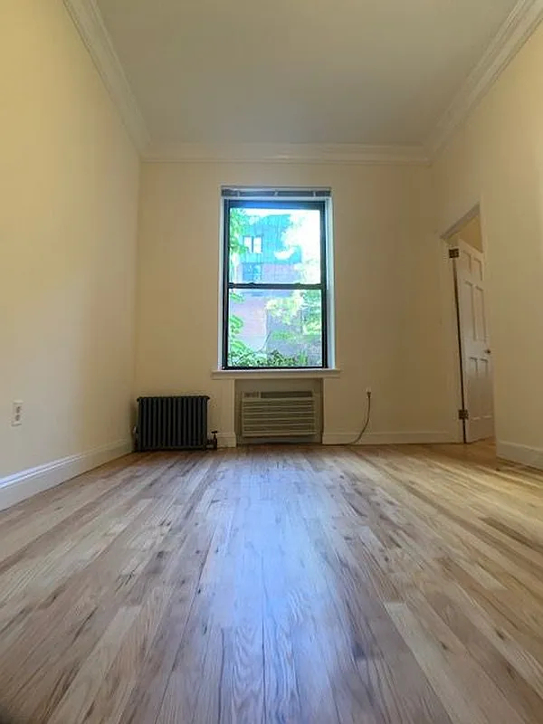 East 19th Street - Photo 11