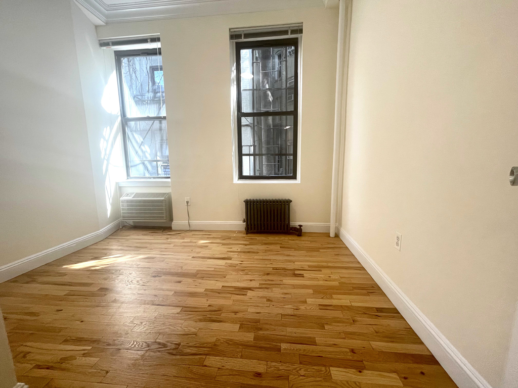 East 19th Street - Photo 6