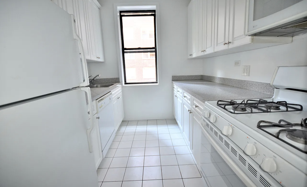 West 45th Street - Photo 4