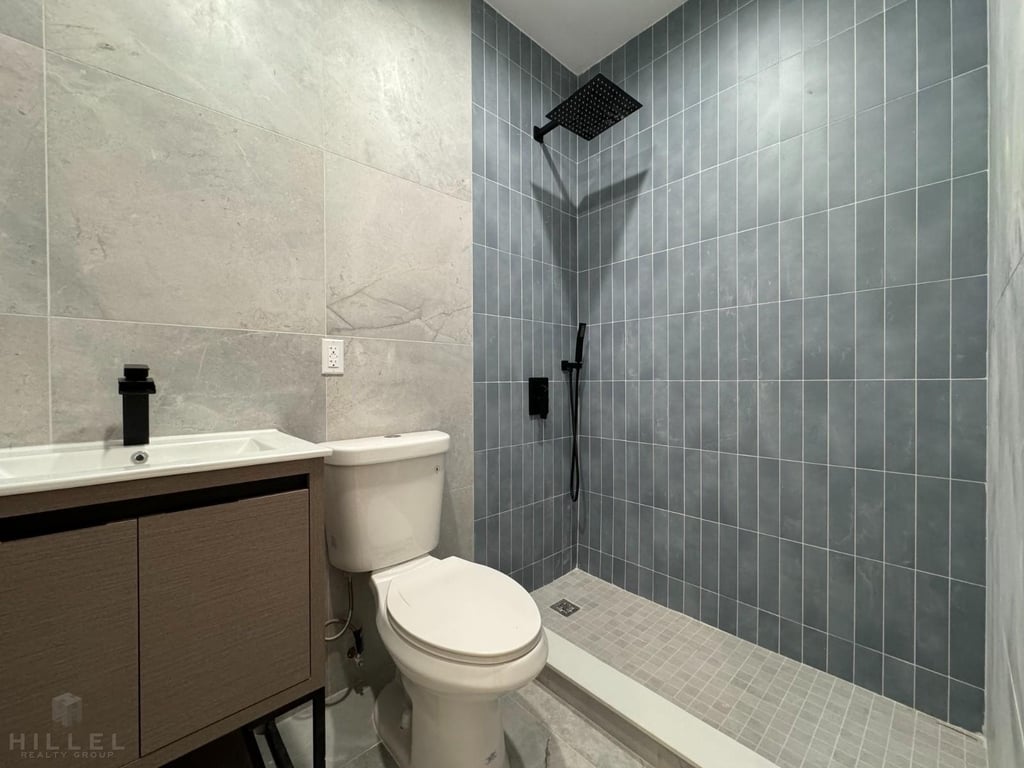 Seneca Ave - Photo 13