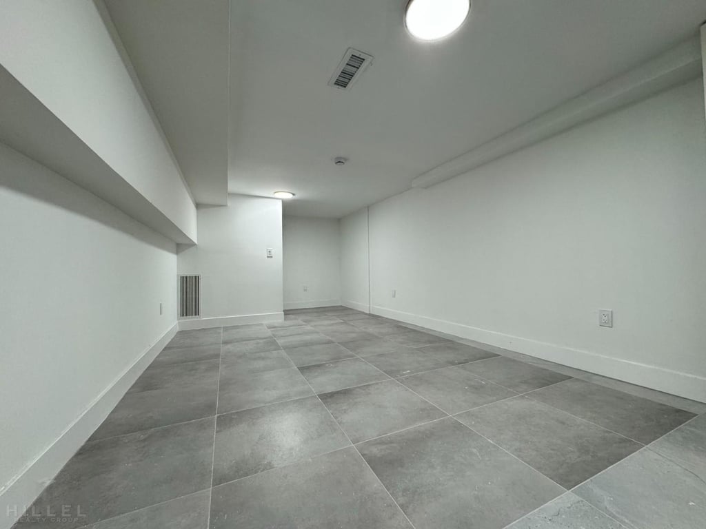 Seneca Ave - Photo 12
